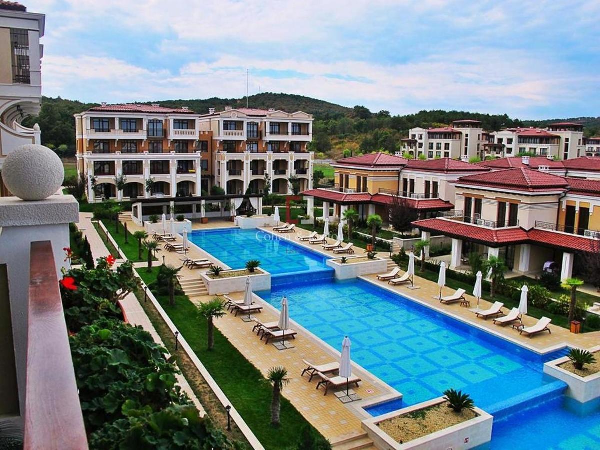 Private Apartment In Green Life Beach Resort 소조폴 외부 사진